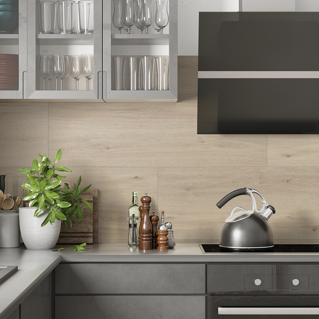 Modern kitchen with light wood-look wall panels and clean grey cabinetry. The large-format panels create a calm, natural atmosphere and are ideal for contemporary interior concepts.